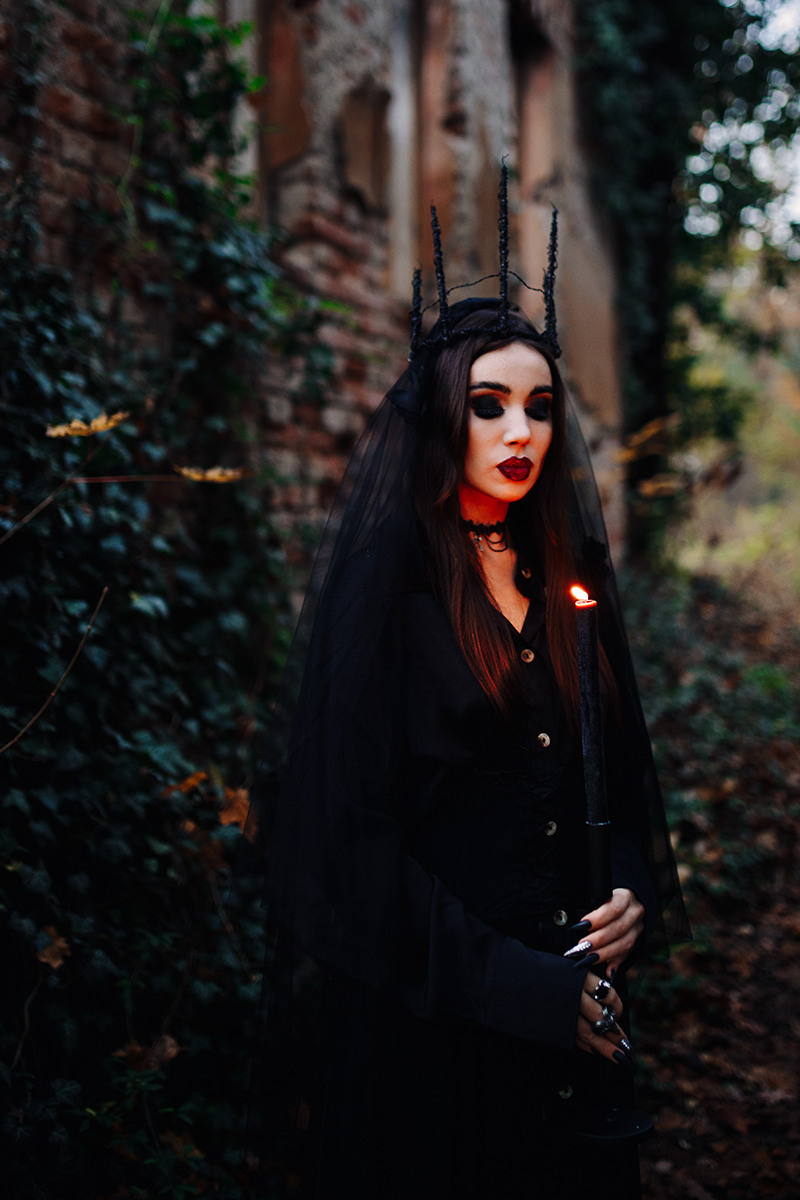 Eugenia Halloween photoshoot. Photographer in Prague for tourists
