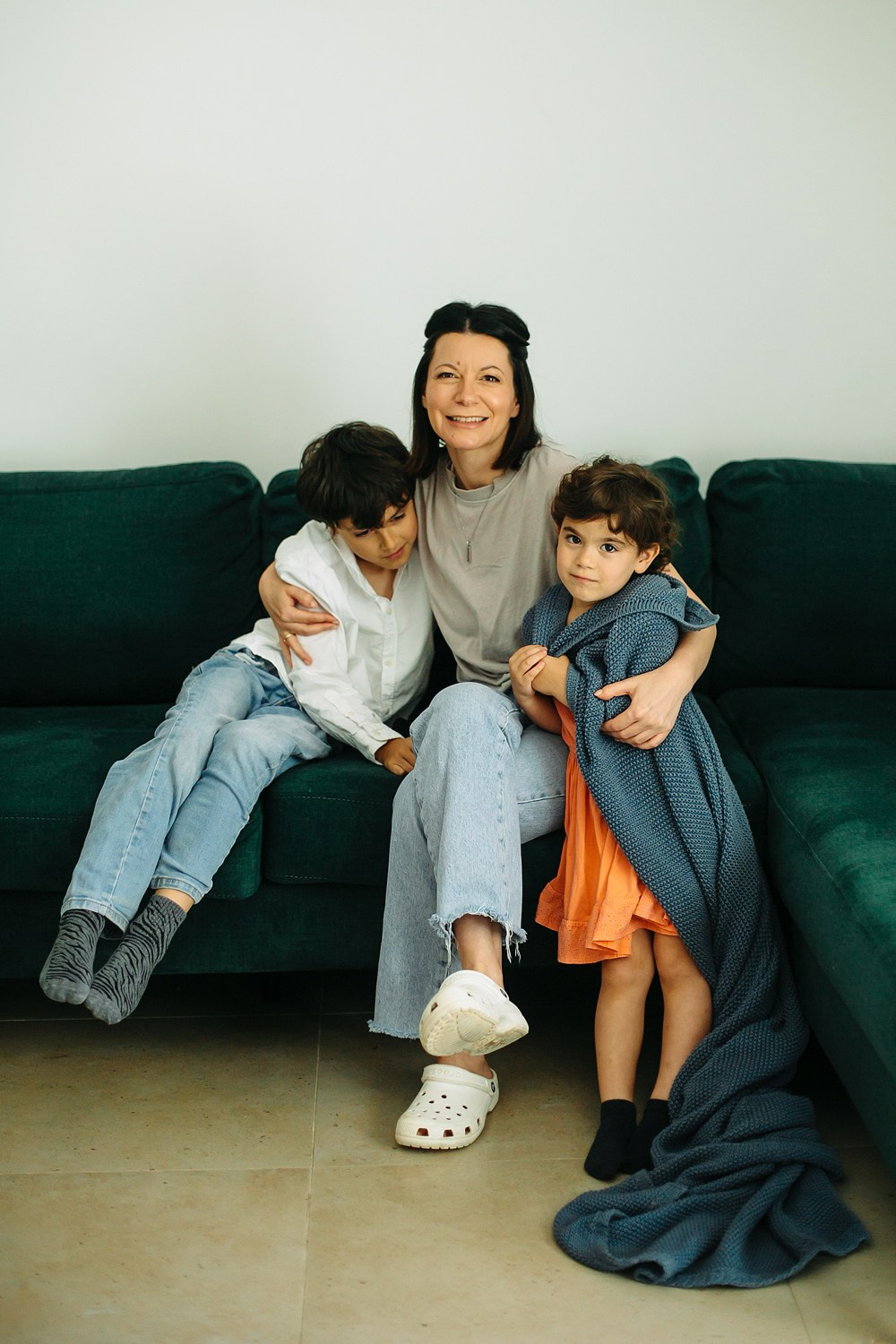 Mom&daughter at home. Family photographer in Israel