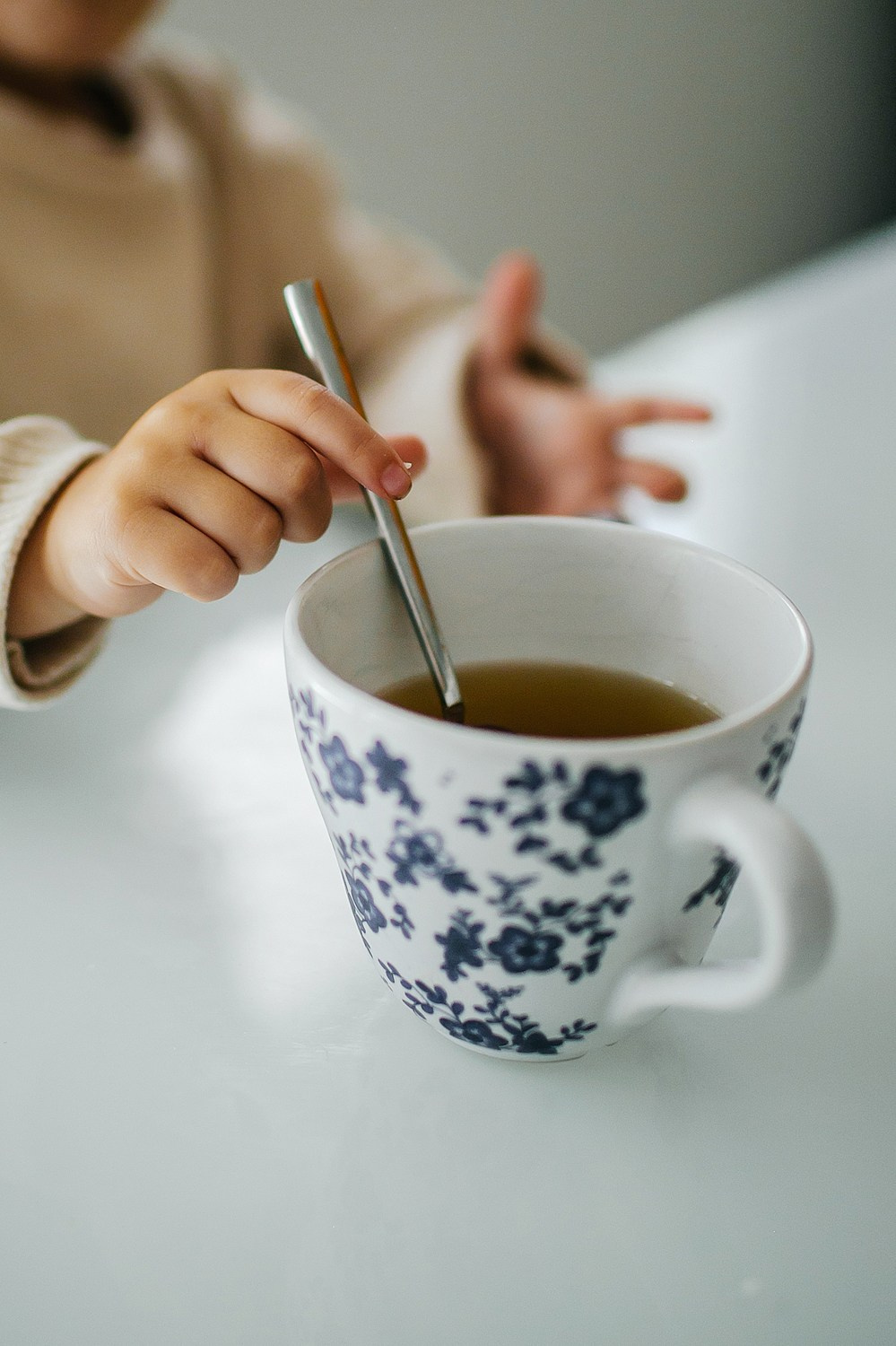 Mom&daughter at home. Family photographer in Israel