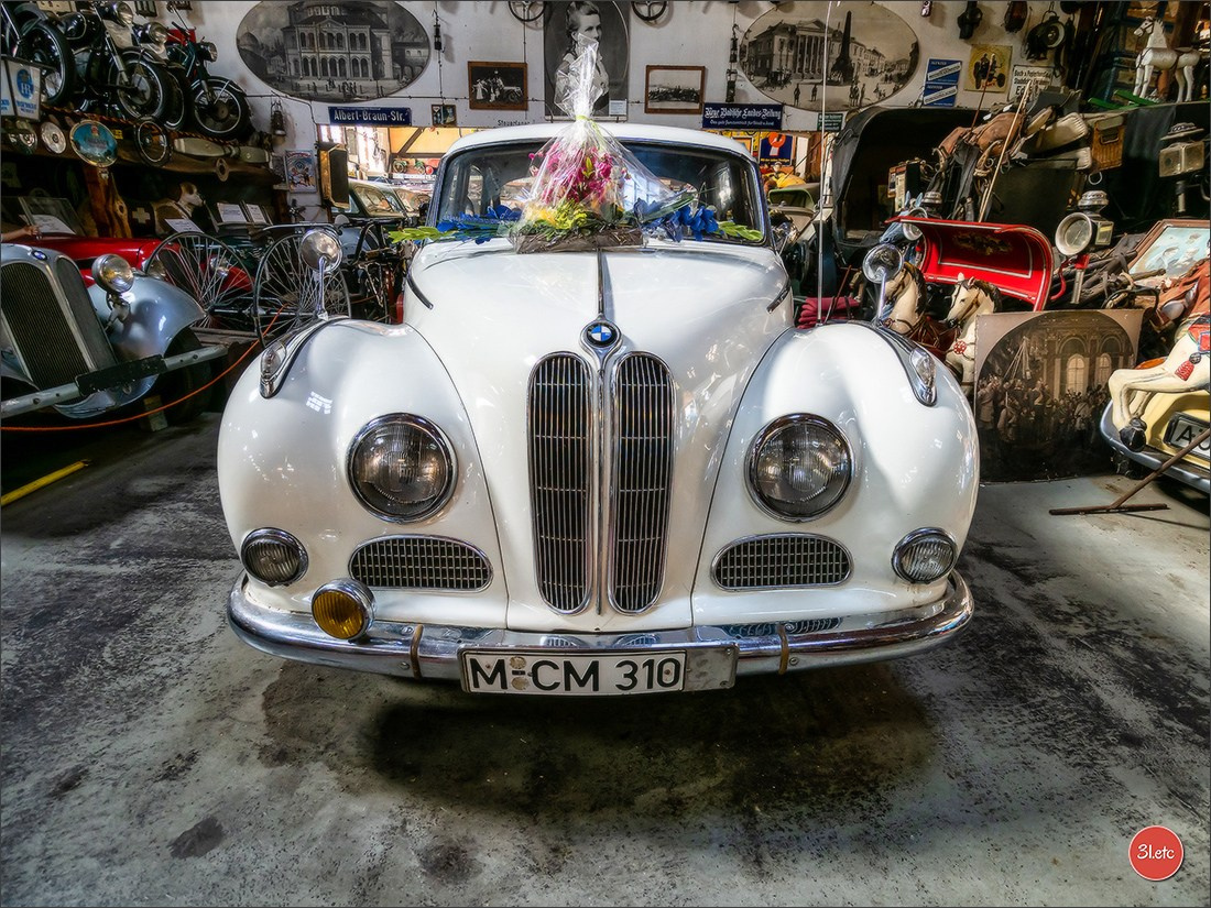 Удивительное место - частный музей старинного хлама - Fahrzeugmuseum. Photographe à Strasbourg | Portraits, Studio, Enfants, Événements