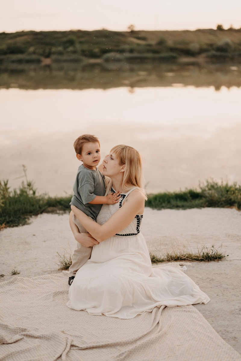 Dijana, Relja i Teo / porodicno fotografisanje napolju. Deciji i porodicni fotograf u Beogradu Oksana Skendzic