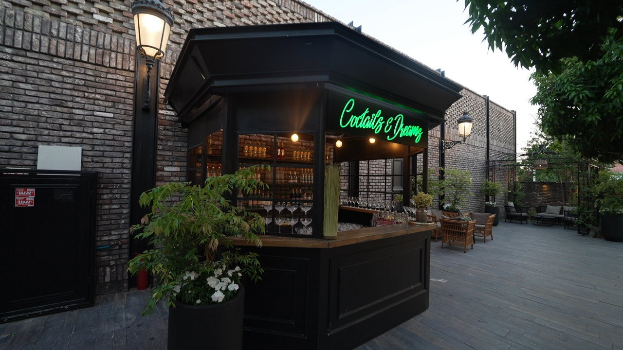 VIA / BASICO. Wedding and events photographers Studio Shalom