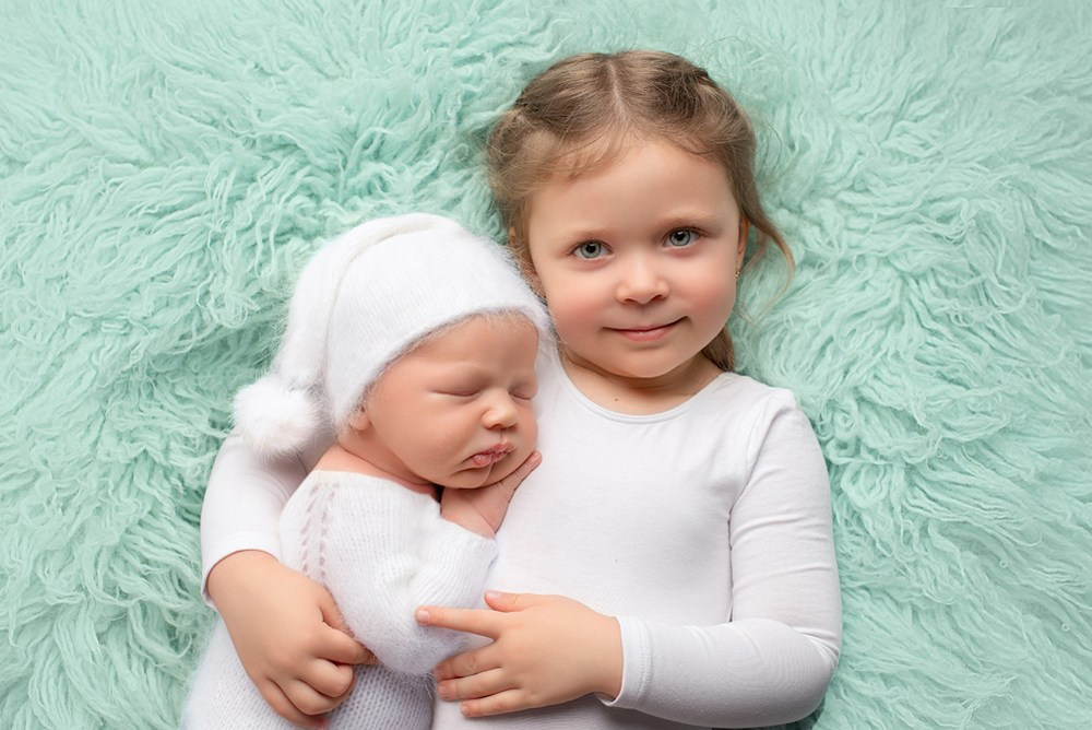 Sesja noworodkowa z rodzicami i rodzeństwem - Natalia Lucko