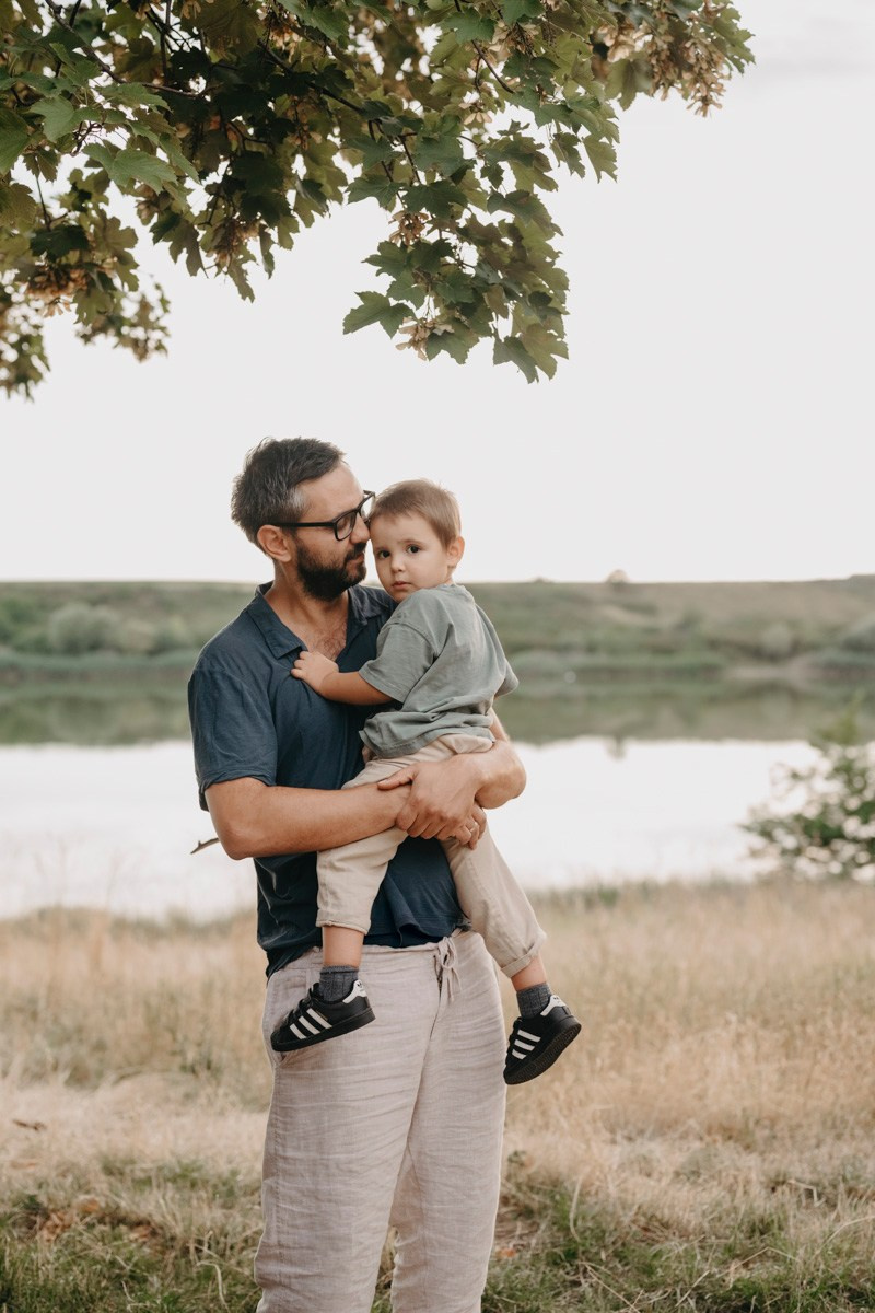 Dijana, Relja i Teo / porodicno fotografisanje napolju. Deciji i porodicni fotograf u Beogradu Oksana Skendzic