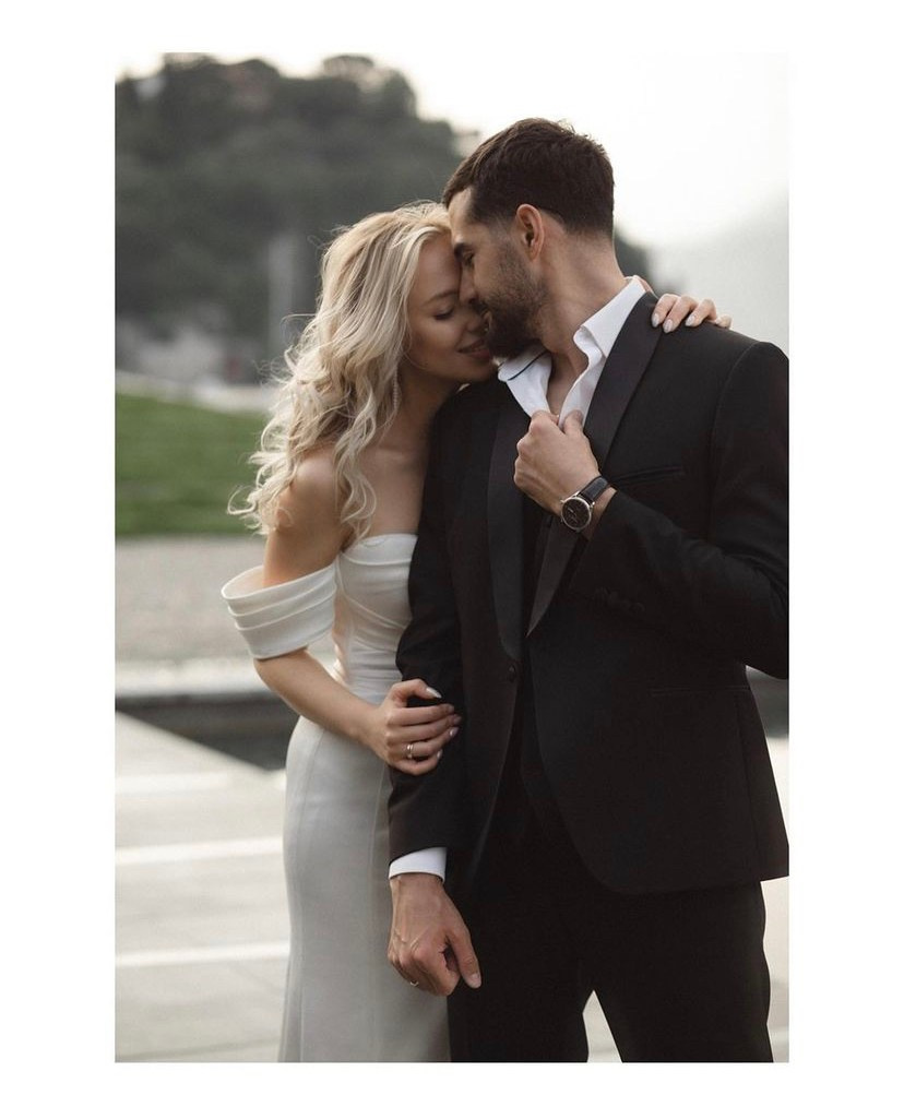 Posa di base per un servizio fotografico di coppia