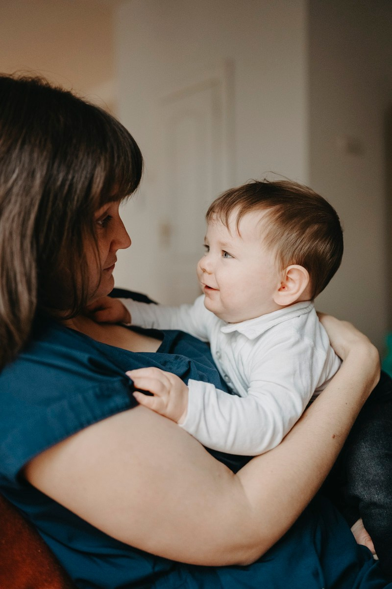 Porodicno fotografisanje kod kuce — Andjela, Lazar, Janko i Mihajlo. Deciji i porodicni fotograf u Beogradu Oksana Skendzic