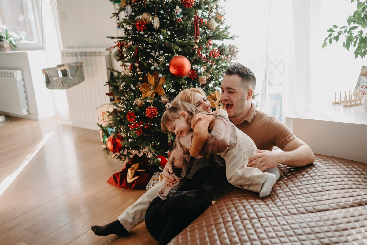 Natasa, Ema i Lazar — porodicno fotografisanje kod kuce. Deciji i porodicni fotograf u Beogradu Oksana Skendzic