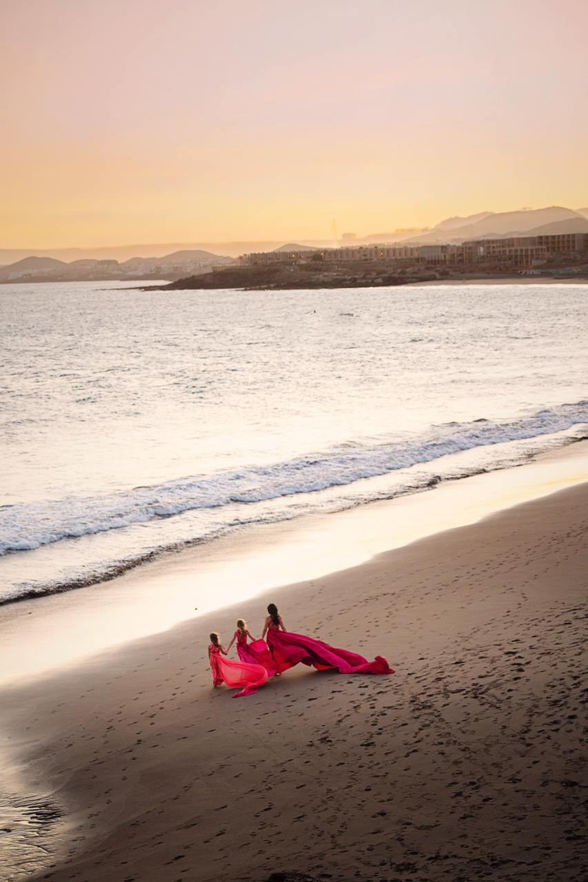 Sesión con vestido volador en Tenerife. Fotógrafa de familias, bodas, comuniones, newborn, premamá en Tenerife | Sesiones con vestidos voladores | Tania Bonnet
