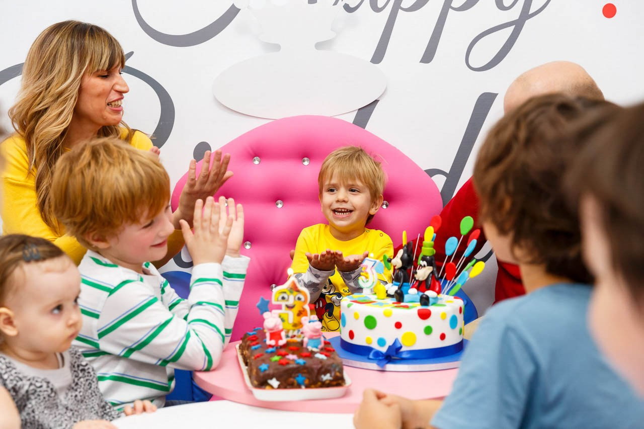 Najslađi trenutak na dečijem rođendanu.