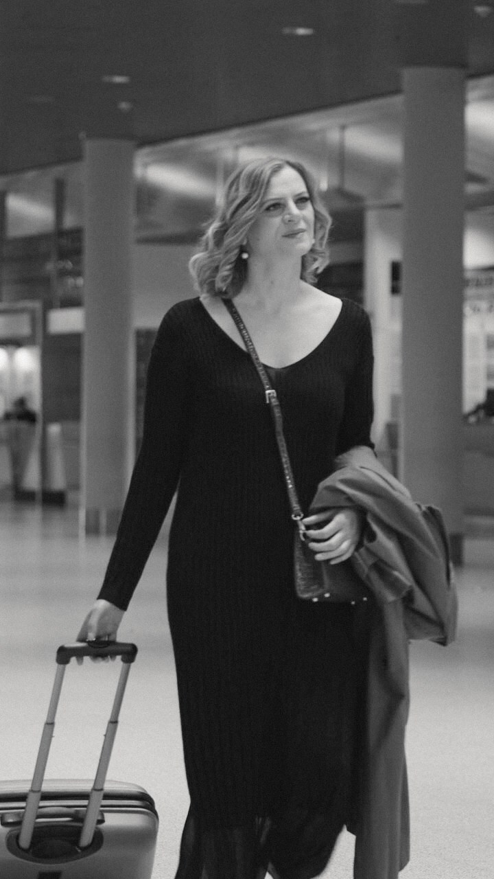 Schwarz-Weiß-Fotoshooting am Flughafen. Schwarz-weiß Fotografie in Münster. Fotografin Viktoria Roschen