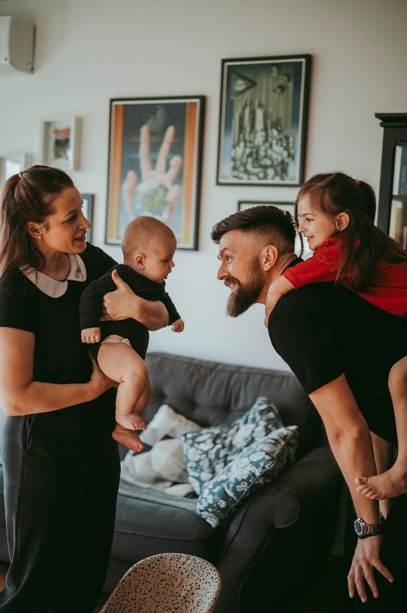 Dobro dosao, Jakove / porodicno fotografisanje kod kuce. Deciji i porodicni fotograf u Beogradu Oksana Skendzic