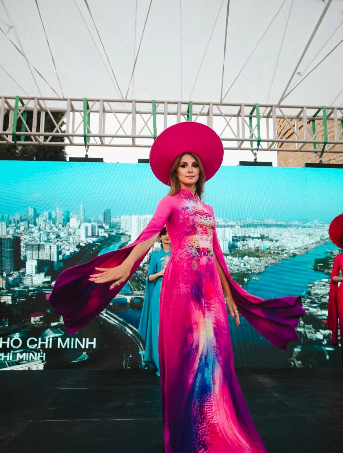 Samira. BIG Model Agency. “Dare to Be Famous”