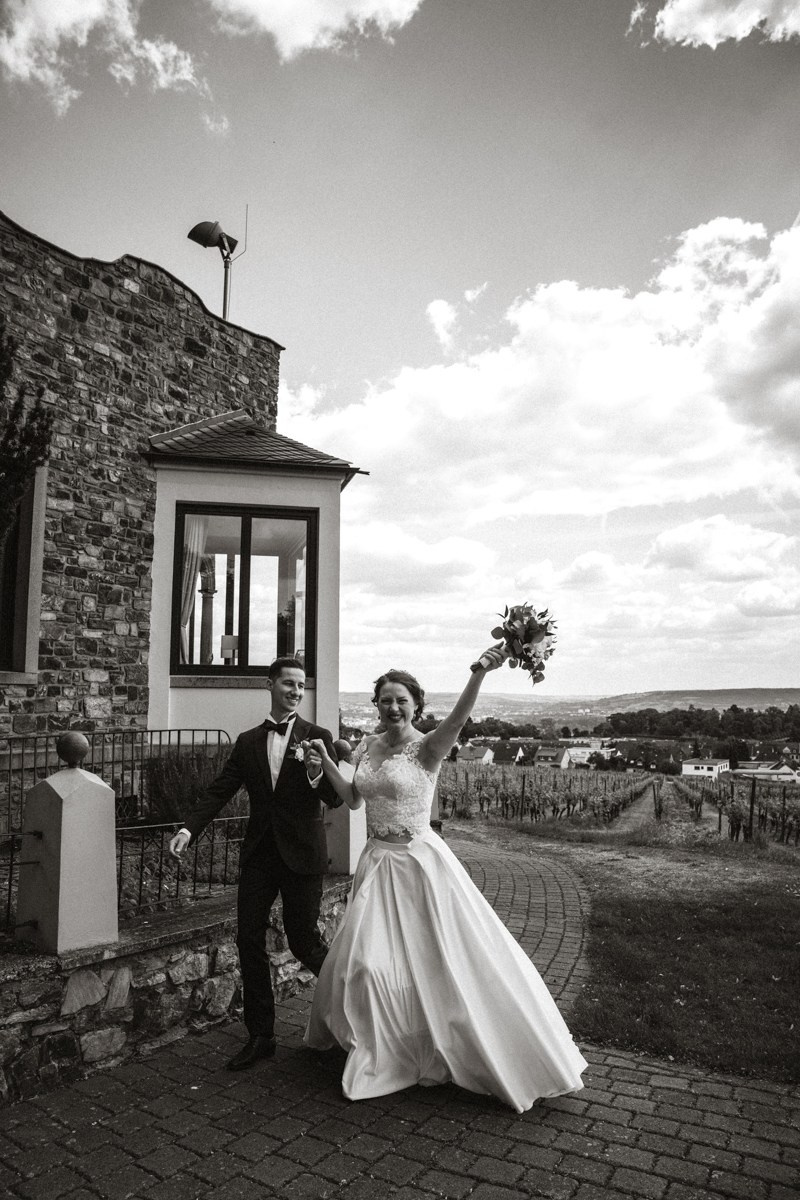 Wedding at Burg Schwarzenstein in Geisenheim. Wedding photographer & videographer in Germany and Frankfurt | Denis Mirosnik