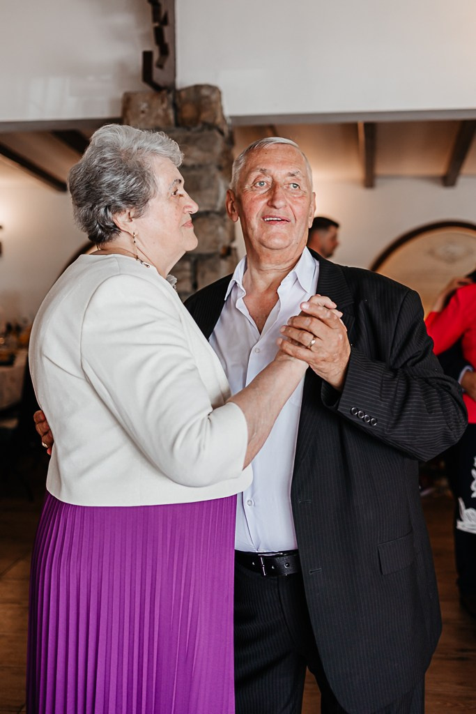 Nuntă de aur. FotoACTIV.ro - Imaginea ta contează