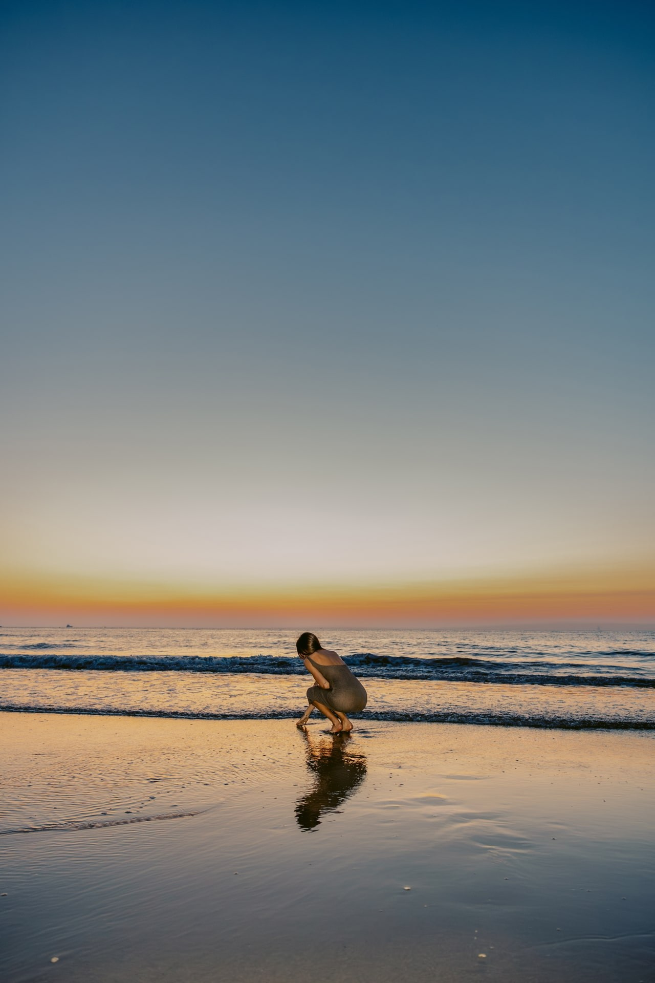 Natural portraits by the sea and in Dutch parks. Romantic & Soulful Photography by Natalia Olhova in Rotterdam