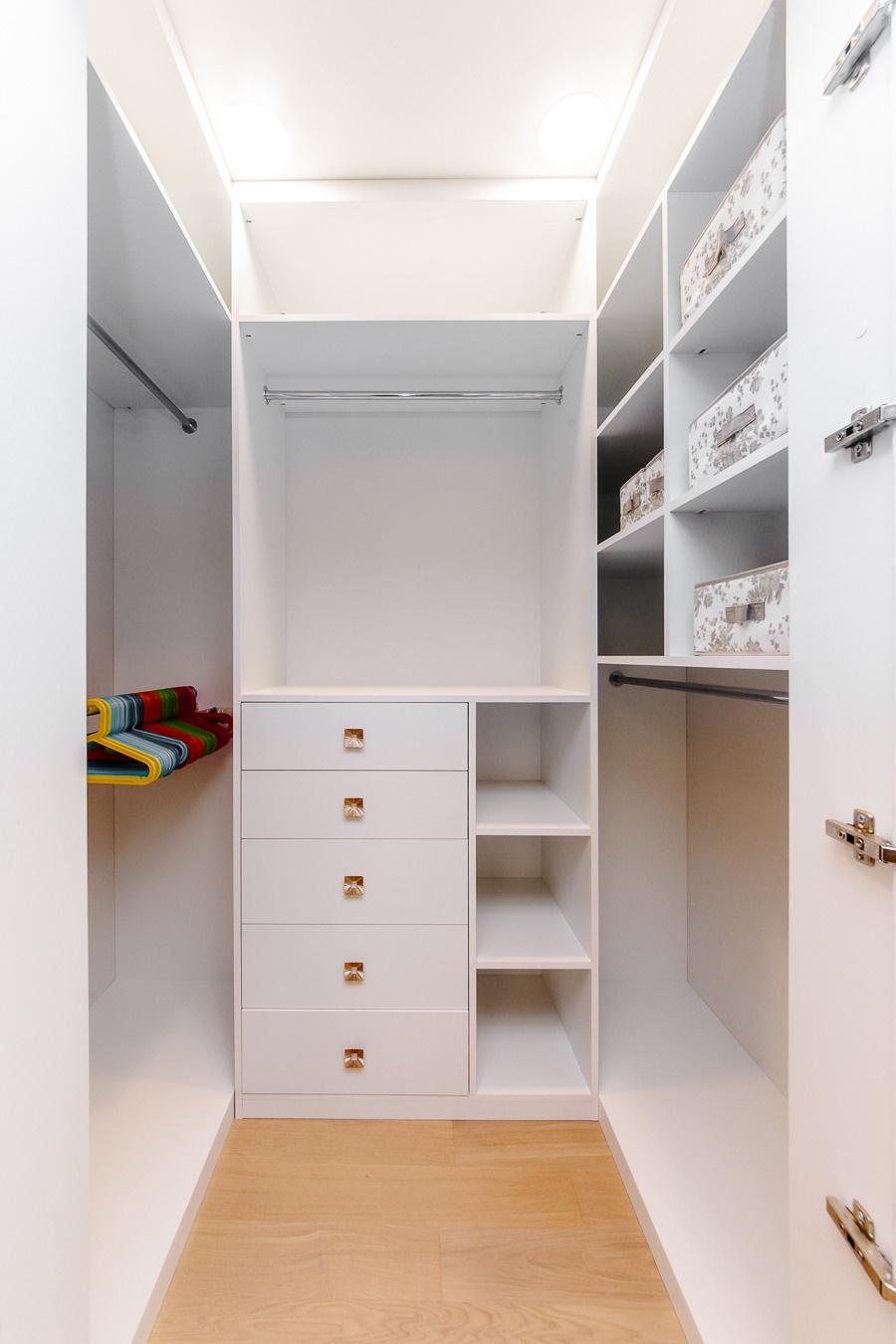 Fotografia nieruchomości, wnętrz, mieszkań, restauracji, biur i apartamentów. Wedding and portrait photographer in Poland Vitali Frozen