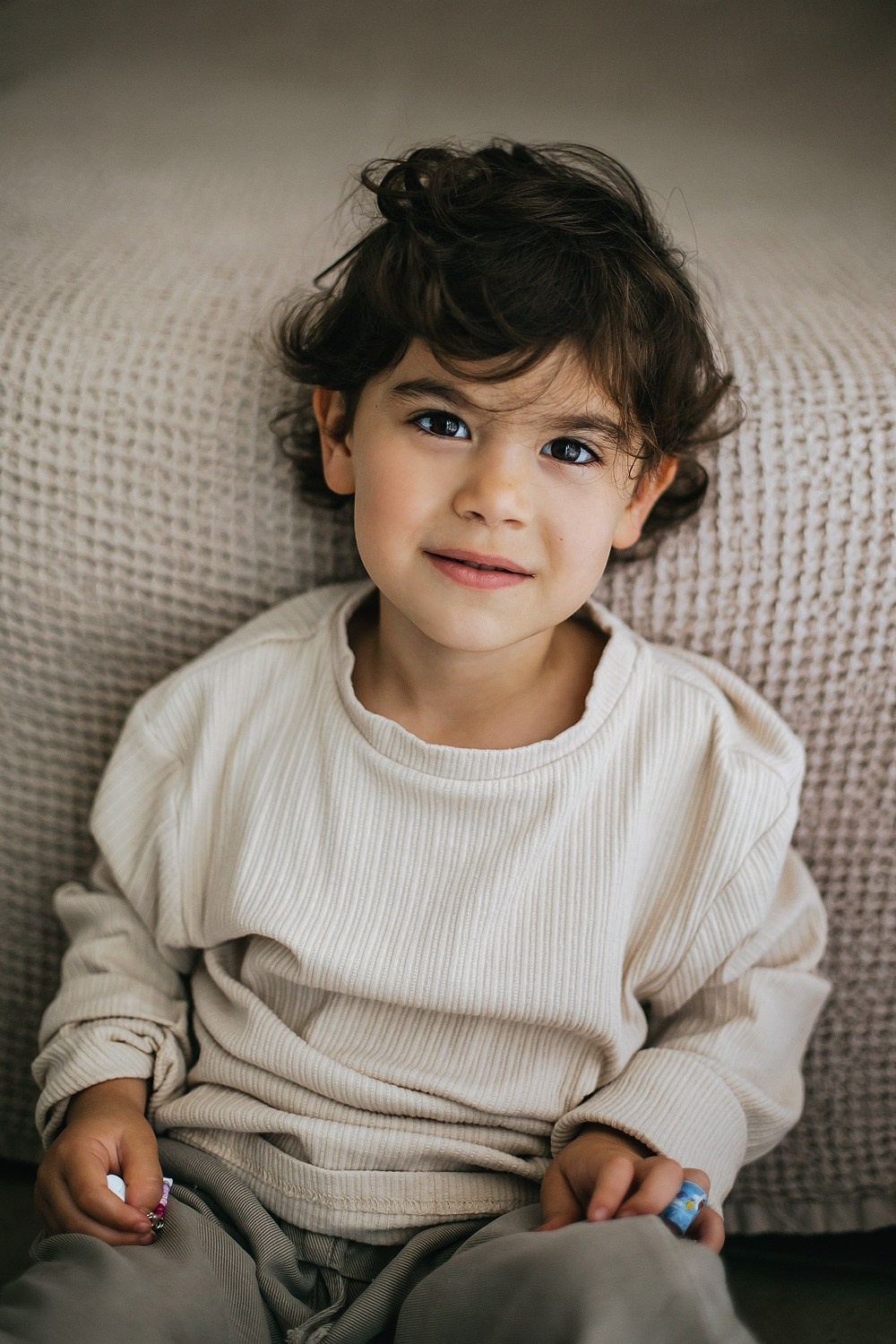 Mom&daughter at home. Family photographer in Israel