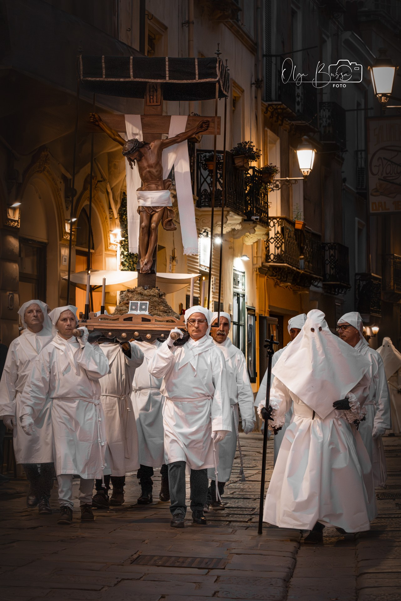 Settimana Santa. Olga Manukhina fotografo in Sardegna