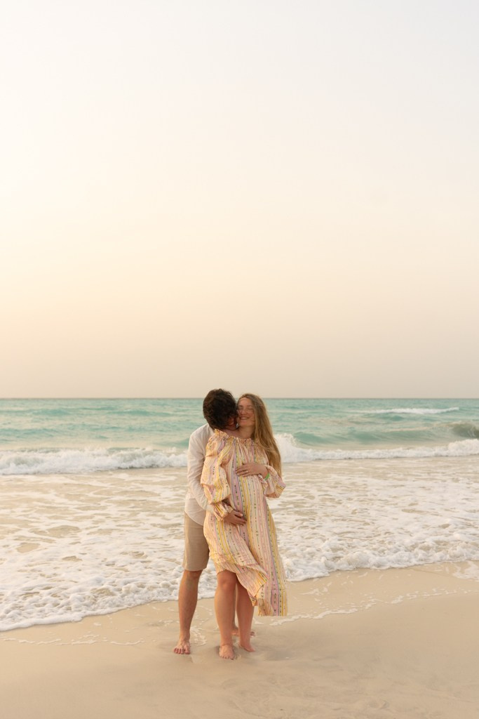 Stella and Ilya pregnancy photoshoot Saadyat. Professional Photographer Abu Dhabi, Dubai — Yulia Ismoilova | 2025