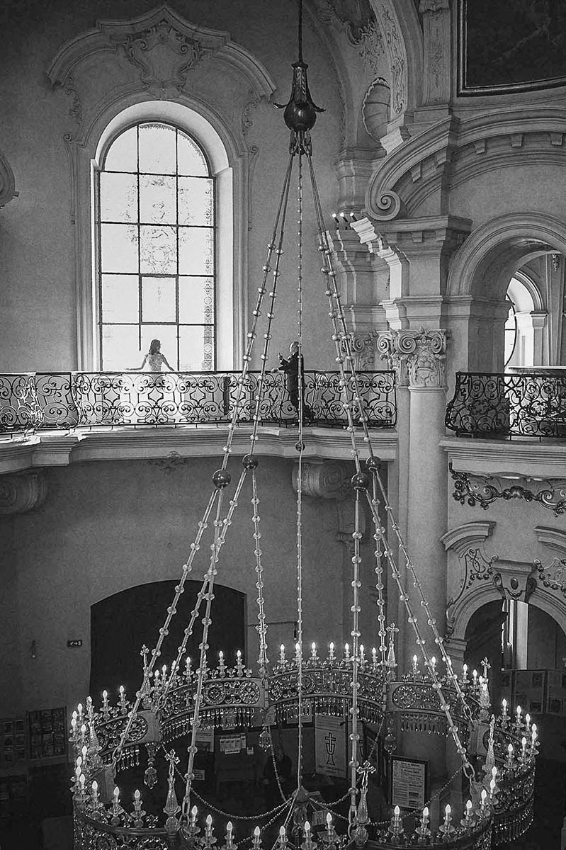 Korean bride above the chandelier in St. Nicholas Church, Prague