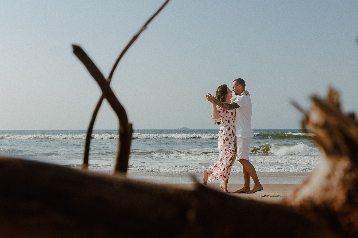 Capturando o Amor de Barbára e Vinicius à Beira-Mar. Marcus Monteiro Fotografia