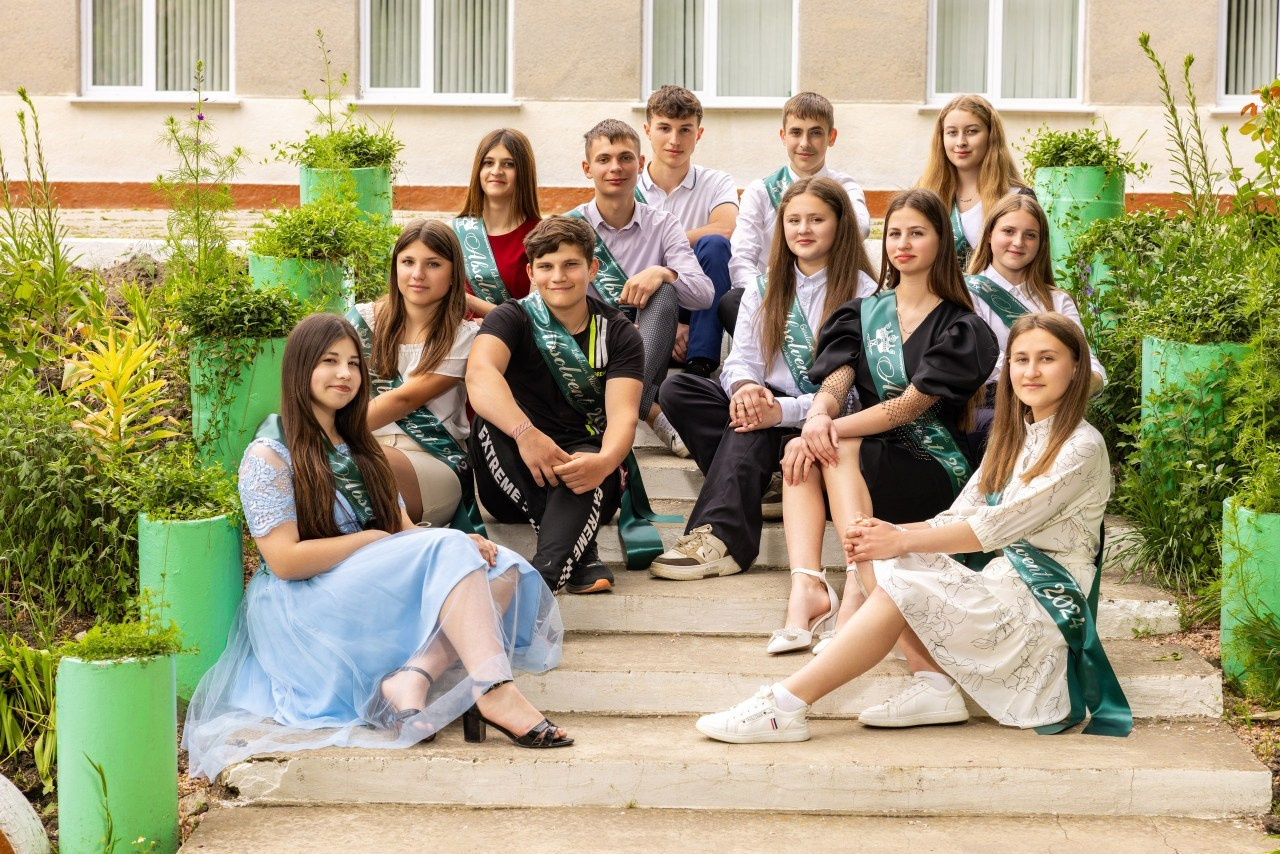 Recenzii. Albume de absolvire: gradinita, gimnaziu, liceu. Venete in Moldova