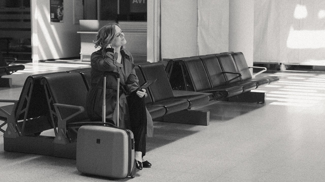 Schwarz-Weiß-Fotoshooting am Flughafen. Schwarz-weiß Fotografie in Münster. Fotografin Viktoria Roschen