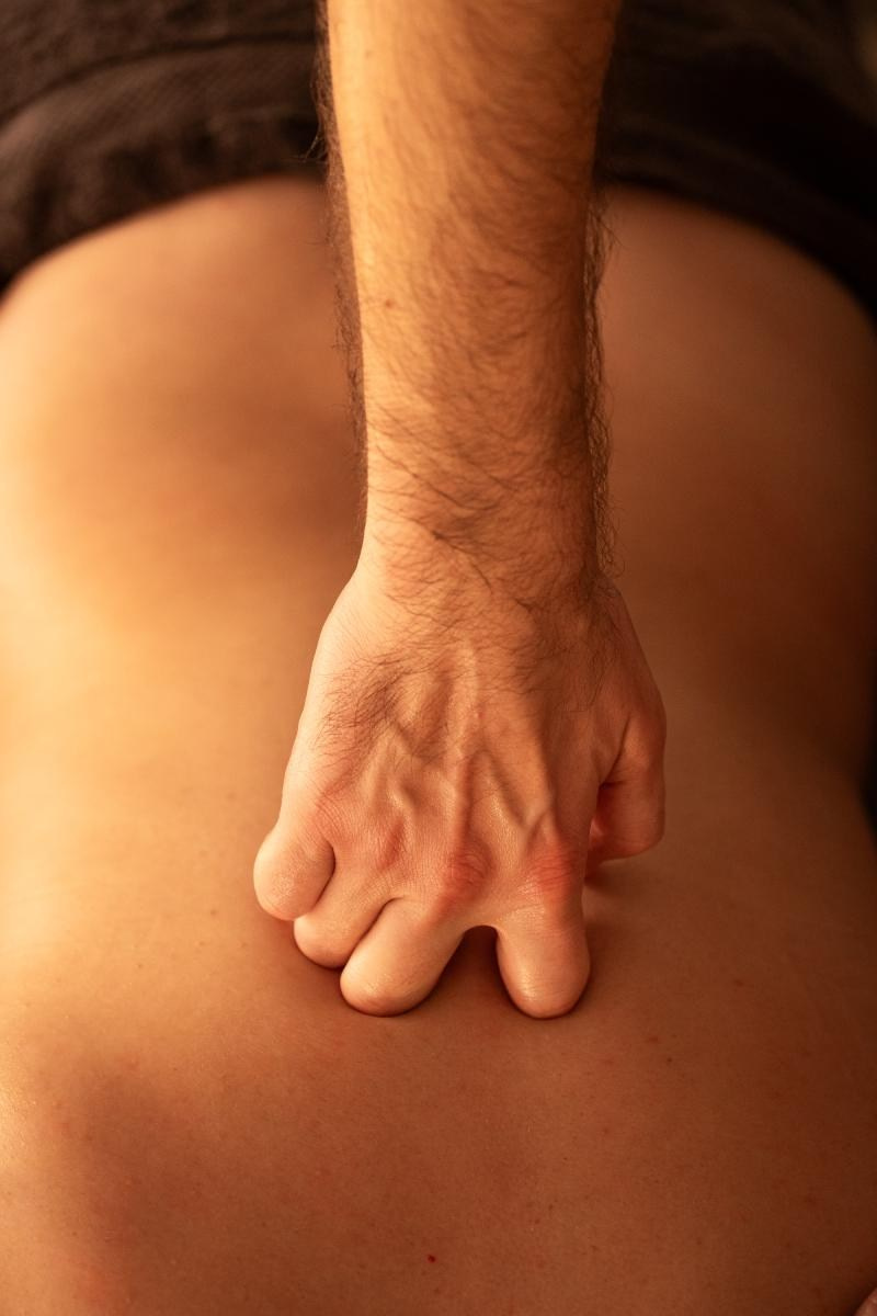 Rückenmassage Köln – Verspannungen lösen & Entspannung. Wellnessmassage & Massage Köln – Entspannung, Rückenmassage & Aromaölmassage