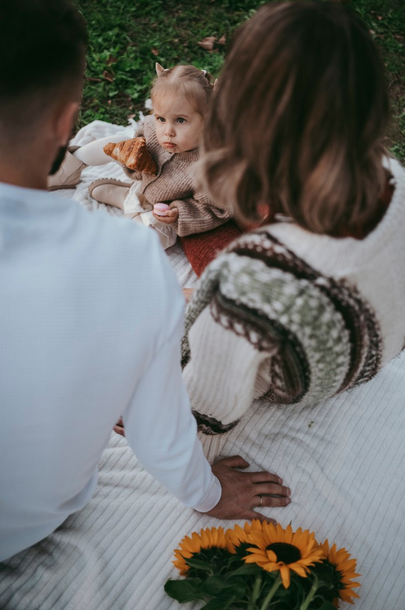 Anastasija, Aleksej i Agata / porodicno fotografisanje napolju. Deciji i porodicni fotograf u Beogradu Oksana Skendzic