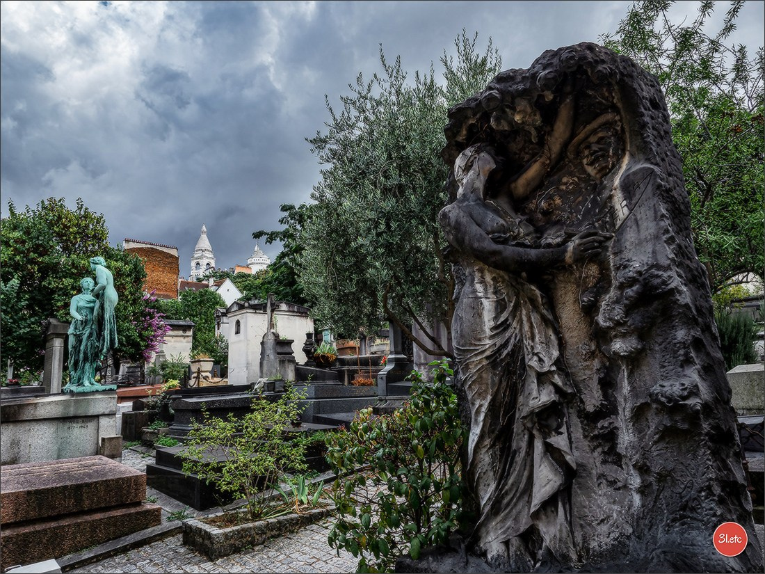 Saint-Vensant cemetery in Paris near Montmartre. Photographe à Strasbourg | Portraits, Studio, Enfants, Événements