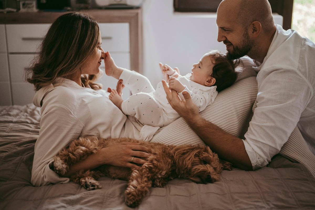 Katarina, Marko i Elena / porodicno fotografisanje kod kuce. Deciji i porodicni fotograf u Beogradu Oksana Skendzic