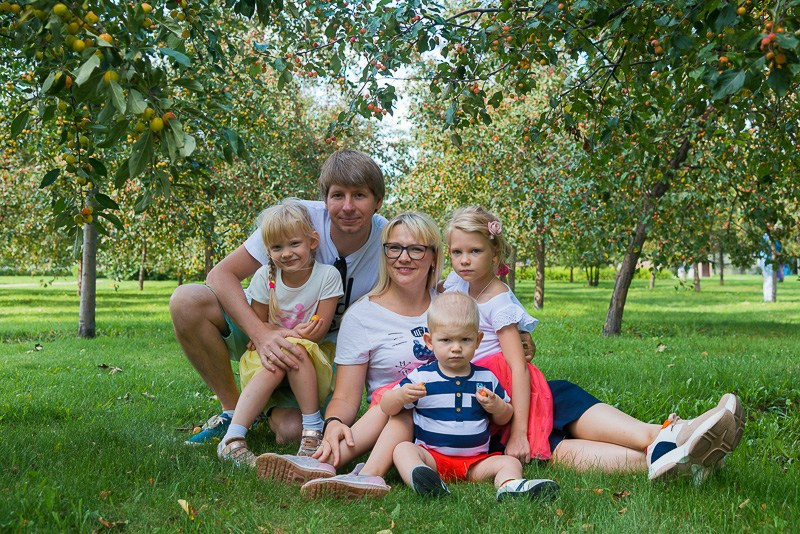 Family photoshoot in the nature, Slovenia. Wedding and Family Photographer in Slovenia