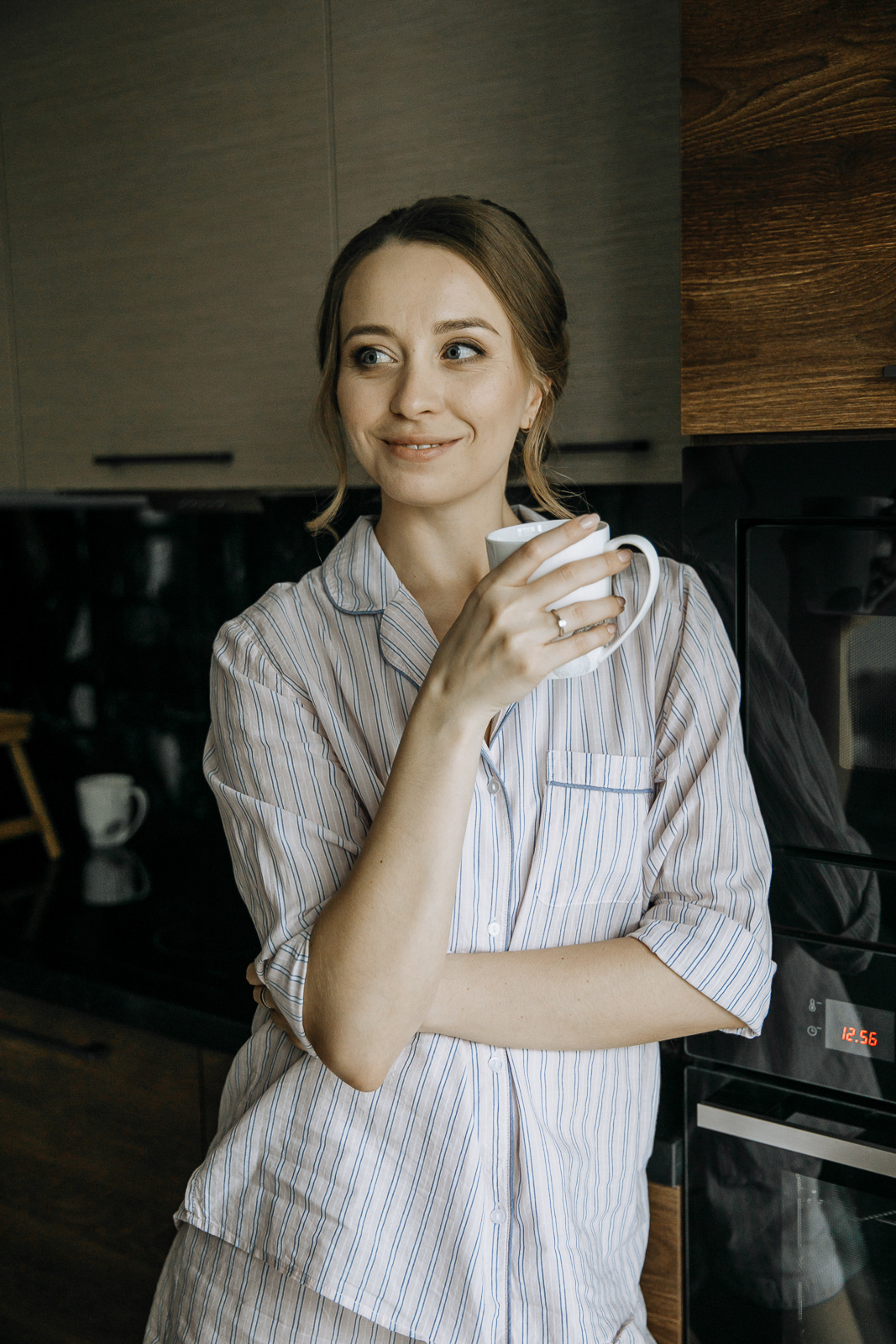 Bride morning coffee in kitchen, by Tanya Bogdan, Bude, Cornwall wedding photographer.  