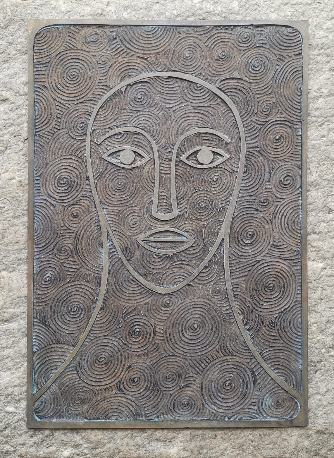 In Santi Volti, Nadia Kuprina explores the theme of the icon through seriality and material stratification. The work originates from the repetition of three original linocuts, hand-printed in gold, and is subsequently transformed through hand stitching, oil painting, and applications of gold leaf.Its exhibition history — two abbey settings and one winery — highlights the versatility of the work, capable of engaging with spiritual, architectural, and unconventional exhibition spaces. The publication in a catalogue reinforces its curatorial relevance and the solidity of the artist’s trajectory.