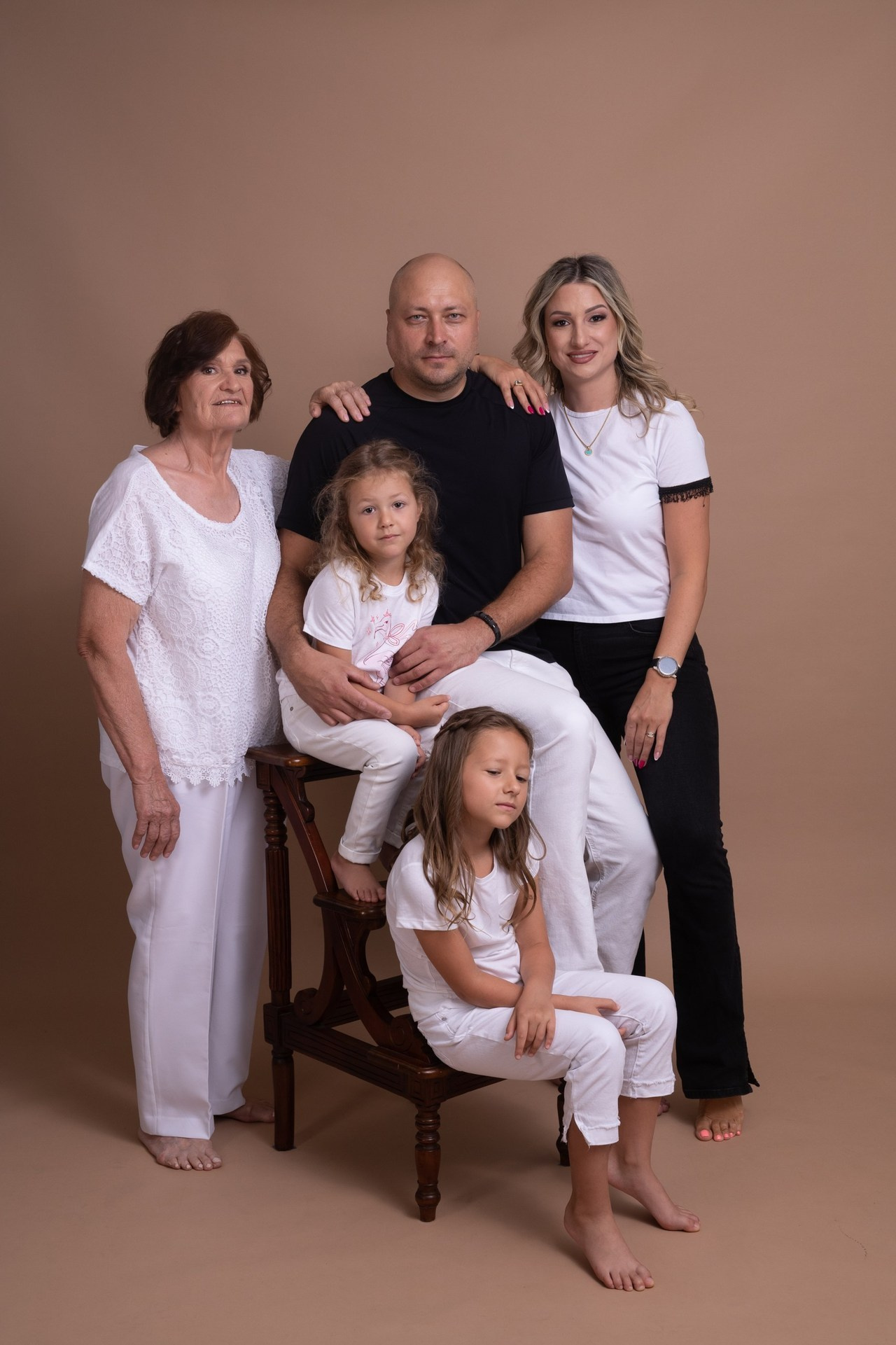 Family photographer Alice Green. Portrait, kids and family photographer in Wesley Chapel Alina Alice Osipova