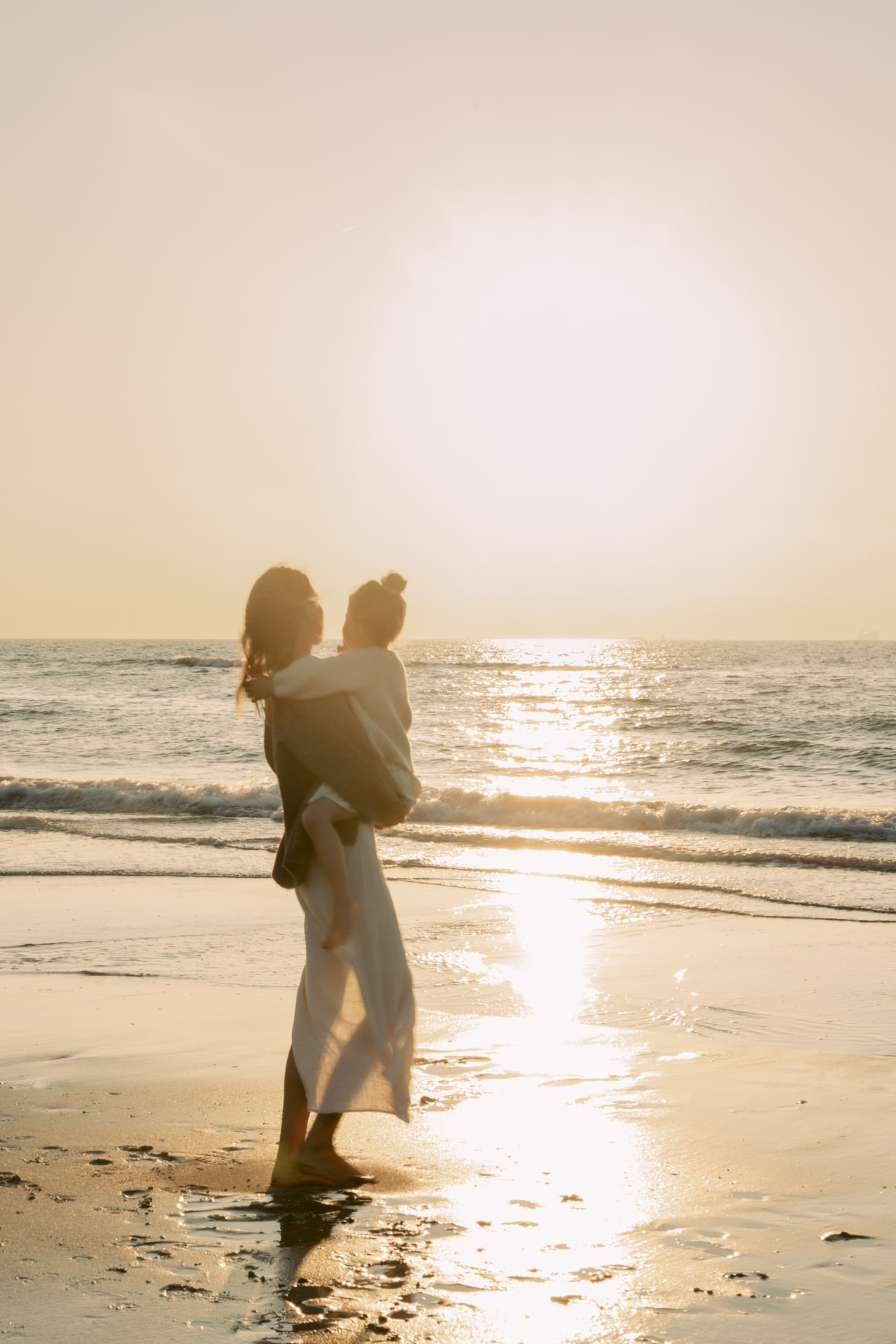 Seaside Portraits — Summer Breeze in Hoek van Holland. Romantic & Soulful Photography by Natalia Olhova in Rotterdam