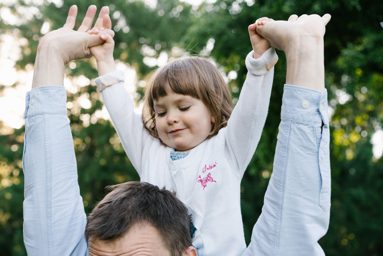 Family photo session in Munich park. Inna Zaytseva Photography | Photographer in Munich | Content Creation