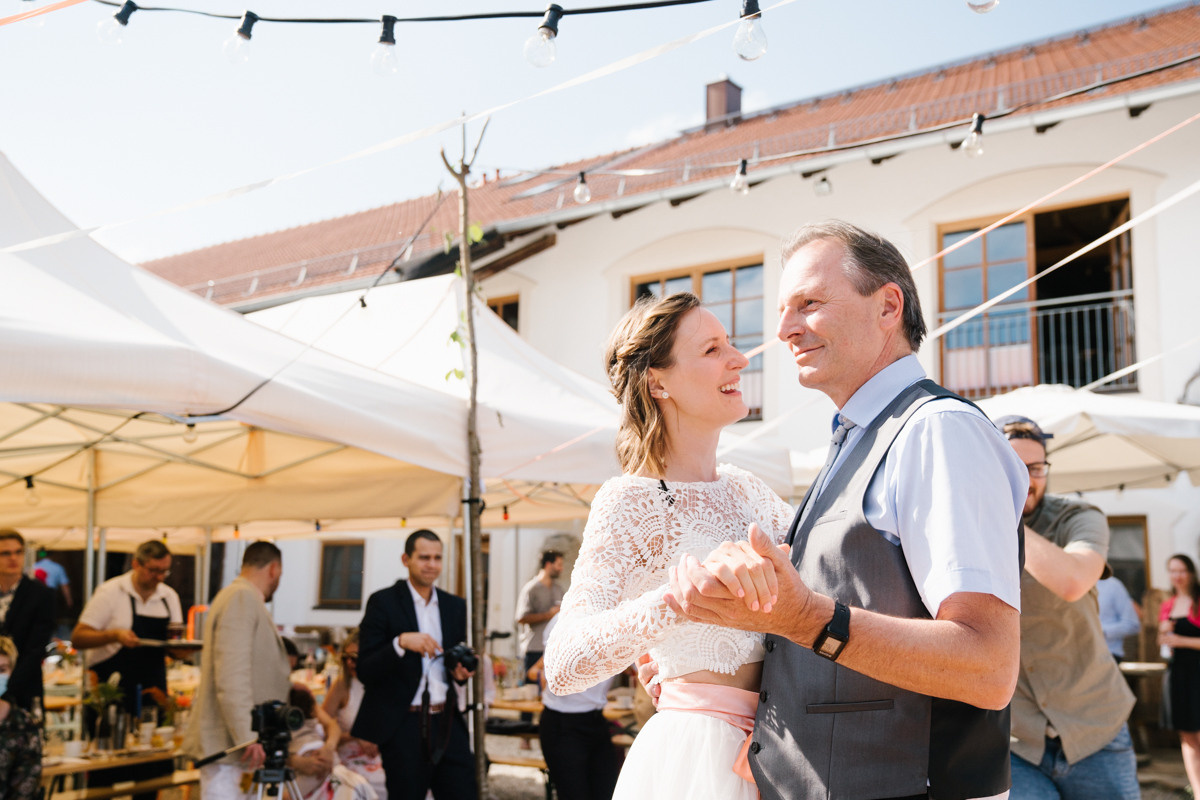 Wedding photographer Munich, with natural, no posing photography style. Inna Zaytseva Photography | Photographer in Munich | Content Creation