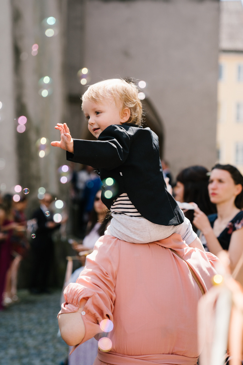 Wedding photographer Munich, with natural, no posing photography style. Inna Zaytseva Photography | Photographer in Munich | Content Creation