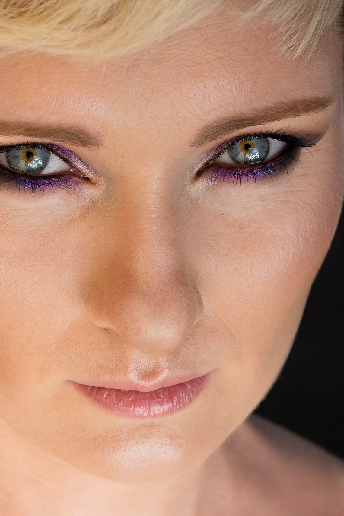 Снимки в студио, предметна  и продуктова фотография. Фотограф Бургас. Фотосесии в студио и на открито, портрети, заснемане