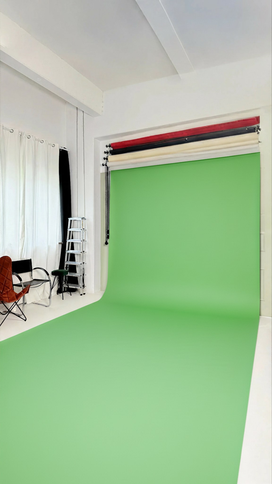 Papier-Hintergrund Grün Chroma Key im Fotostudio Aesthetic Space München – für Greenscreen Foto und Videoproduktionen
