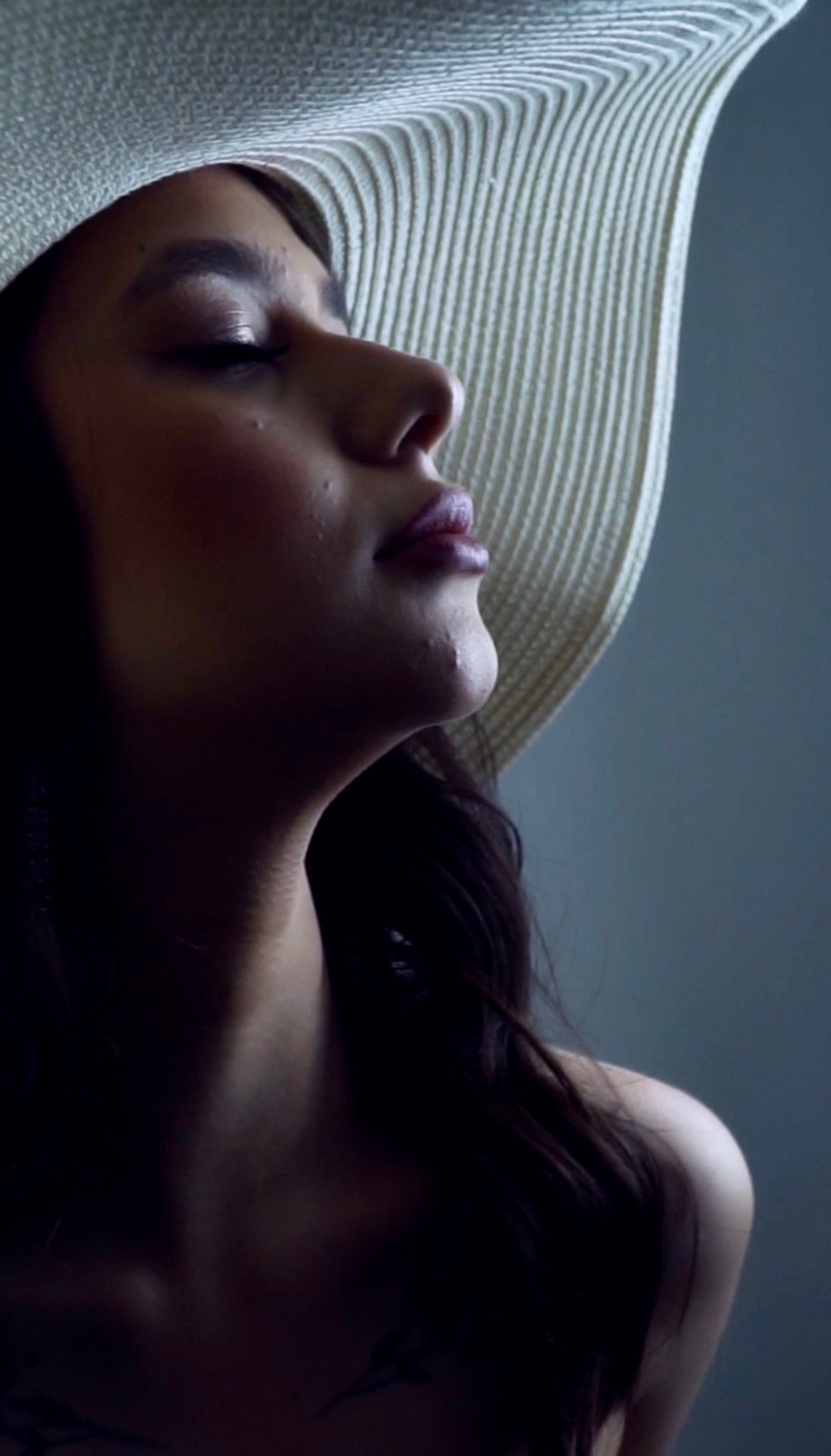 For makeup artist Anastasia. Ellstudio film production