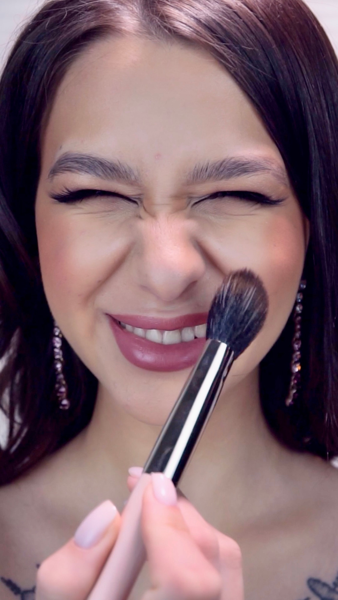 For makeup artist Anastasia. Ellstudio film production