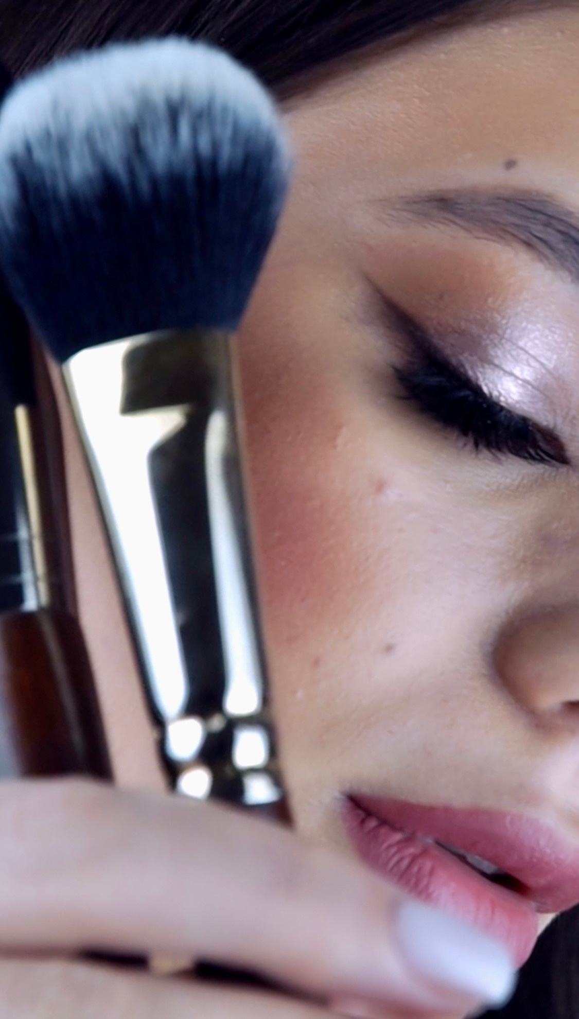 For makeup artist Anastasia. Ellstudio film production