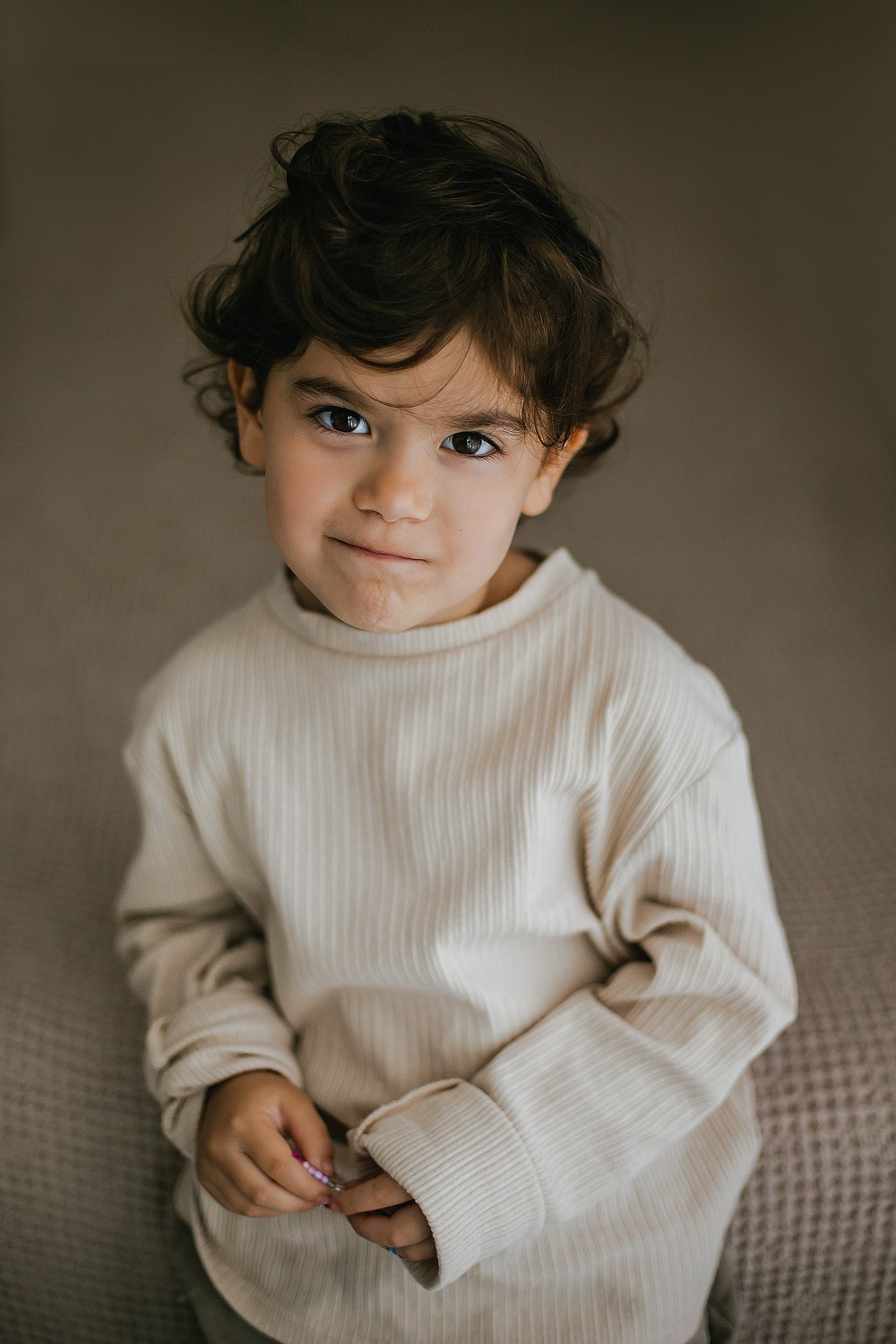 Mom&daughter at home. Family photographer in Israel