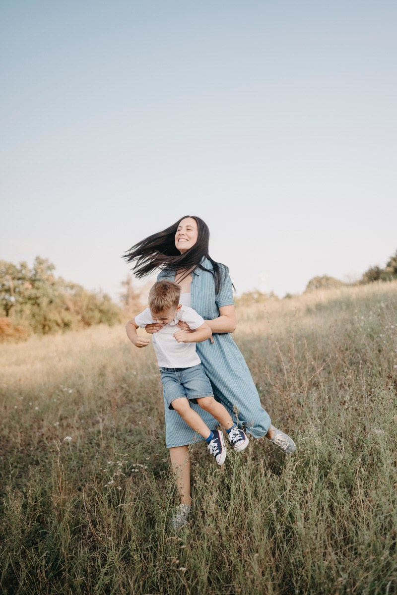 Basici / porodicno fotografisanje u prirodi. Deciji i porodicni fotograf u Beogradu Oksana Skendzic