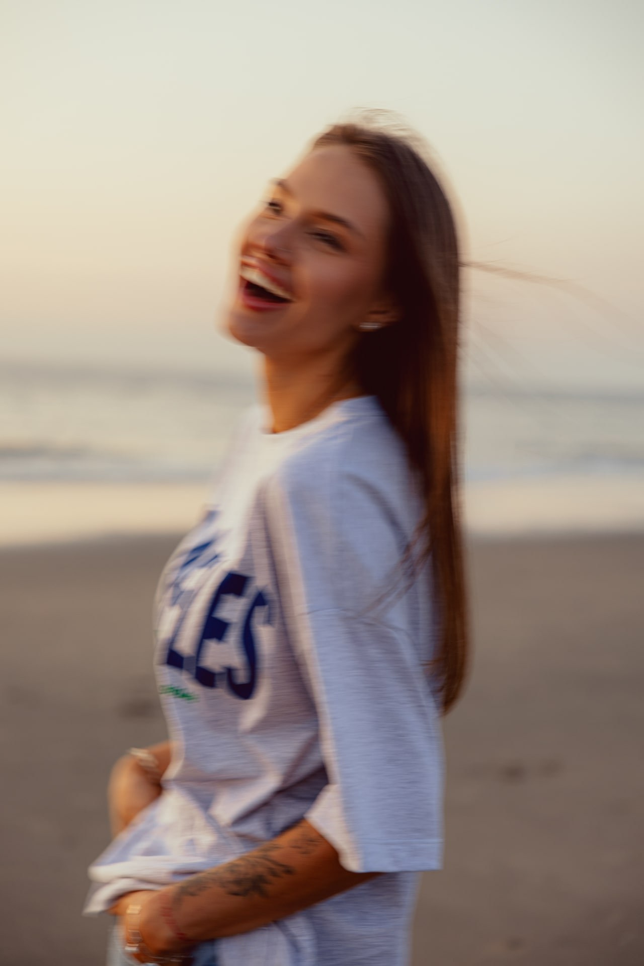 Natural portraits by the sea and in Dutch parks. Romantic & Soulful Photography by Natalia Olhova in Rotterdam