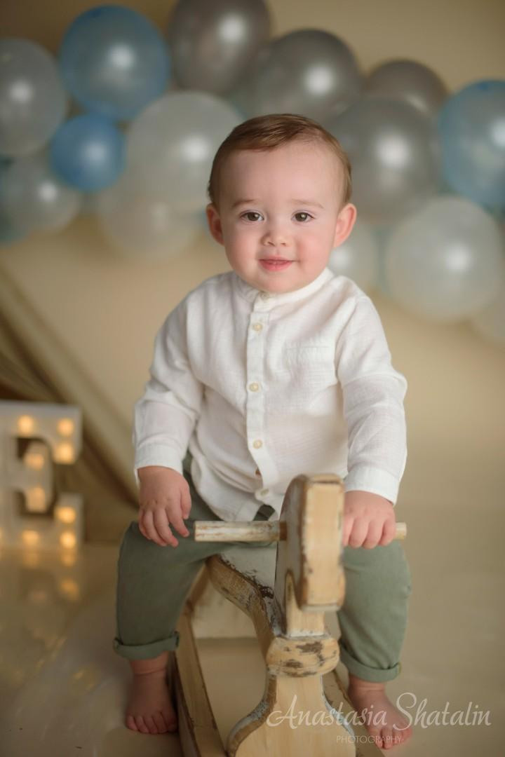 Mateo’s first birthday and cake smash photos. Photographer in Rocklin, CA. Family photographer in Roseville, Rocklin, Folsom, Sacramento