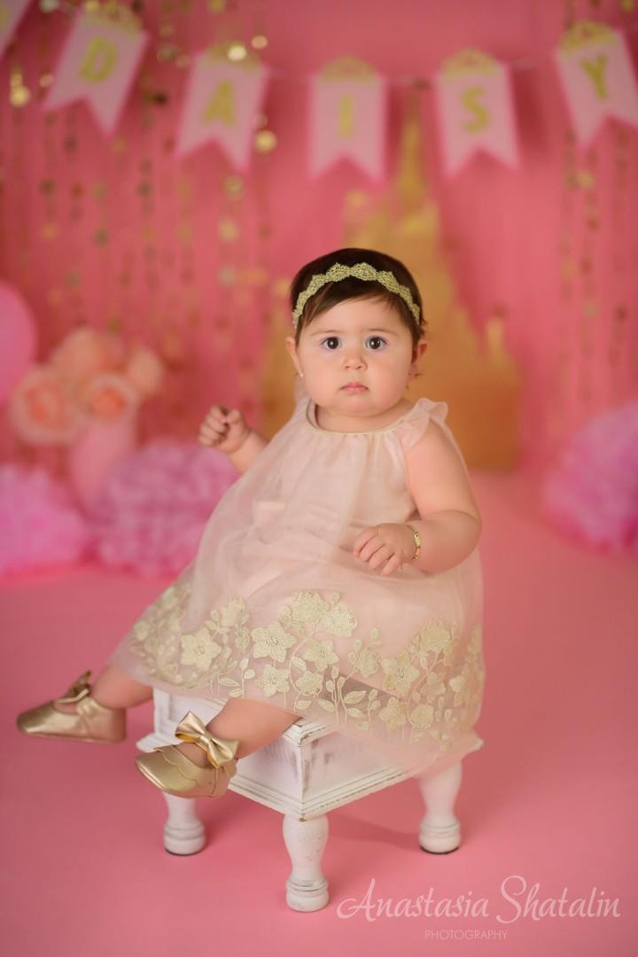 Princess cake smash Roseville, Rocklin, Folsom. Family photographer in Roseville, Rocklin, Folsom, Sacramento