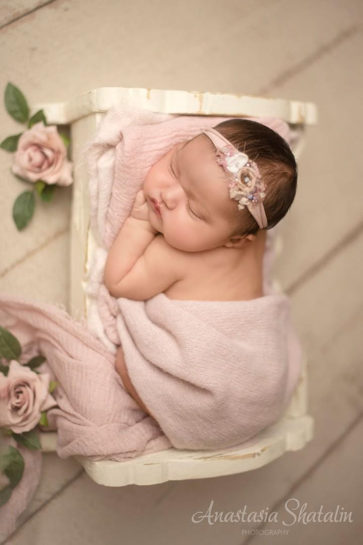 Newborn photos Roseville, Rocklin, Folsom, Sacramento. Family photographer in Roseville, Rocklin, Folsom, Sacramento